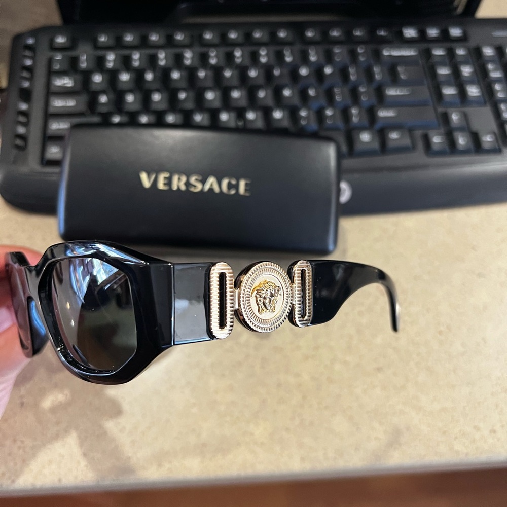 Versace Medusa glasses - Picture 4 of 5